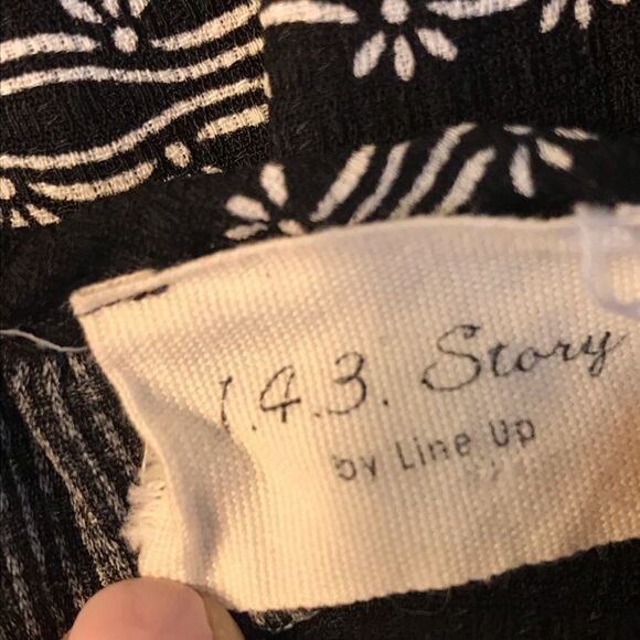 143 Story by Line Up Ruffle Shark Bite Tank Top S - Picture 6 of 7